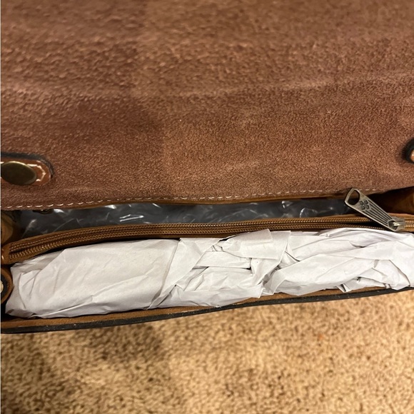 Brand New Without Tags Patricia Nash Map Crossbody WITH Autograph - Picture 3 of 8